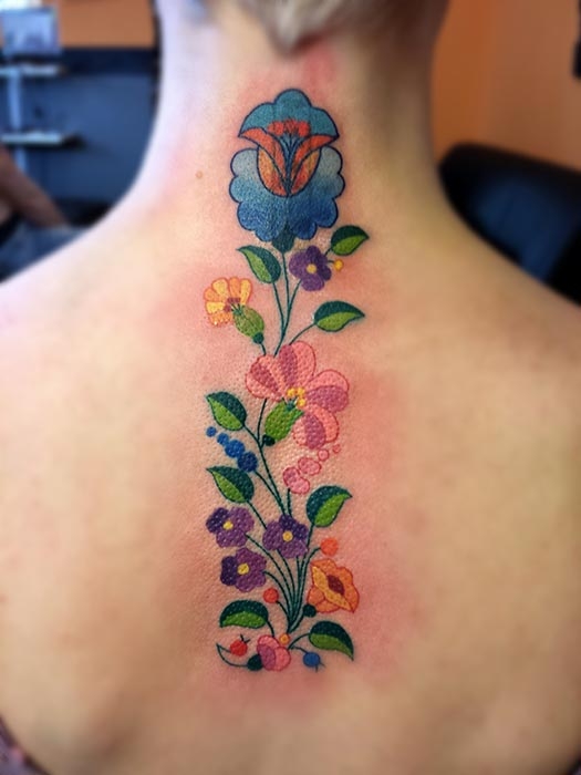 Invictus-Tattoo-Berlin-Budapest-tattoo-artist-taetowierer-Csaba-Koszegi-blume-flower-bunt-farbe