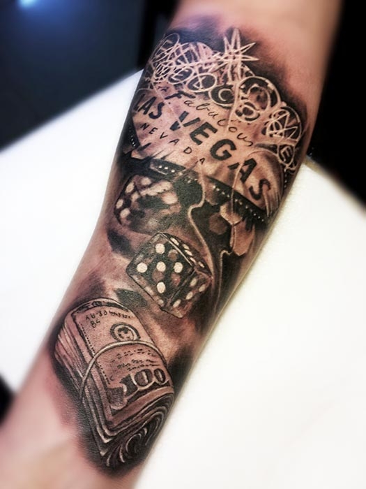 Invictus-Tattoo-Budapest-Berlin-Csaba-Koszegi-tattooist-tetovalo-artist-las-vegas-money--geld-wurfel-dice-black-jack-1