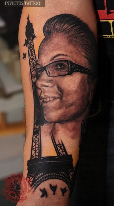 Invictus-Tattoo-Berlin-Budapest-tattoo-artist-taetowierer-Csaba-Koszegi-portrait-schwarz-realistic-realistisch