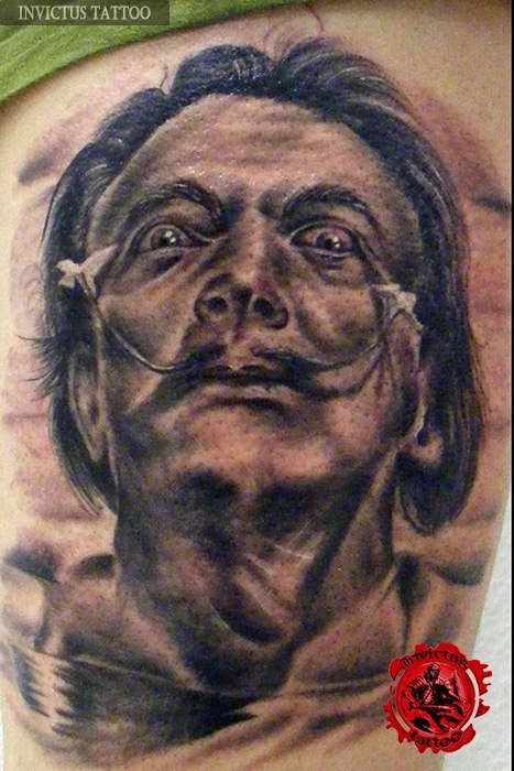 Invictus-Tattoo-Berlin-Budapest-tattoo-artist-taetowierer-Csaba-Koszegi-portrait-schwarz