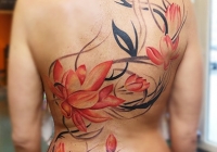 Invictus-Tattoo-Budapest-Berlin-Csaba-Koszegi-tattooist-tetovalo-artist-back-hat-flower-virag-blume-rucken