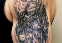 Invictus-Tattoo-Budapest-Berlin-tetovalo-studio-Laszlo-Laci-Kovacs-realistic-realistisch-schwarz-owl-eule