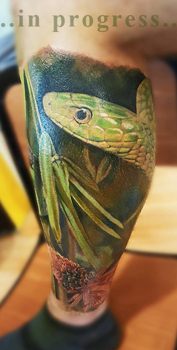 nvictus-Tattoo-Budapest-Berlin-Szilvasi-Gyula-tetovalo-tattooist-artist-Natur-flora-fauna-realistic-realistisch-snake-schlange-farbe