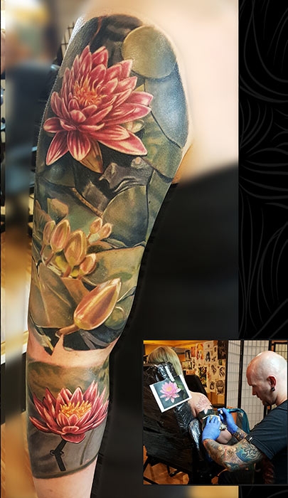 nvictus-Tattoo-Budapest-Berlin-Szilvasi-Gyula-tetovalo-tattooist-artist-Natur-flora-fauna-realistic-realistisch-lotus-blume-flower