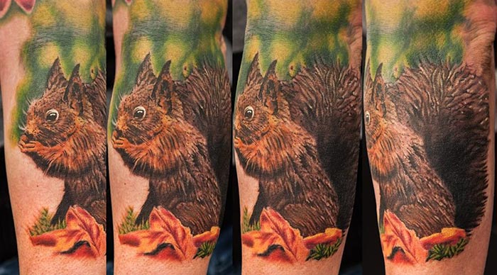 Invictus-Tattoo-Budapest-Berlin-Szilvasi-Gyula-tetovalo-tattooist-artist-Natur-flora-fauna-realistic-realistisch-eichhornchen-squirrel-mokus